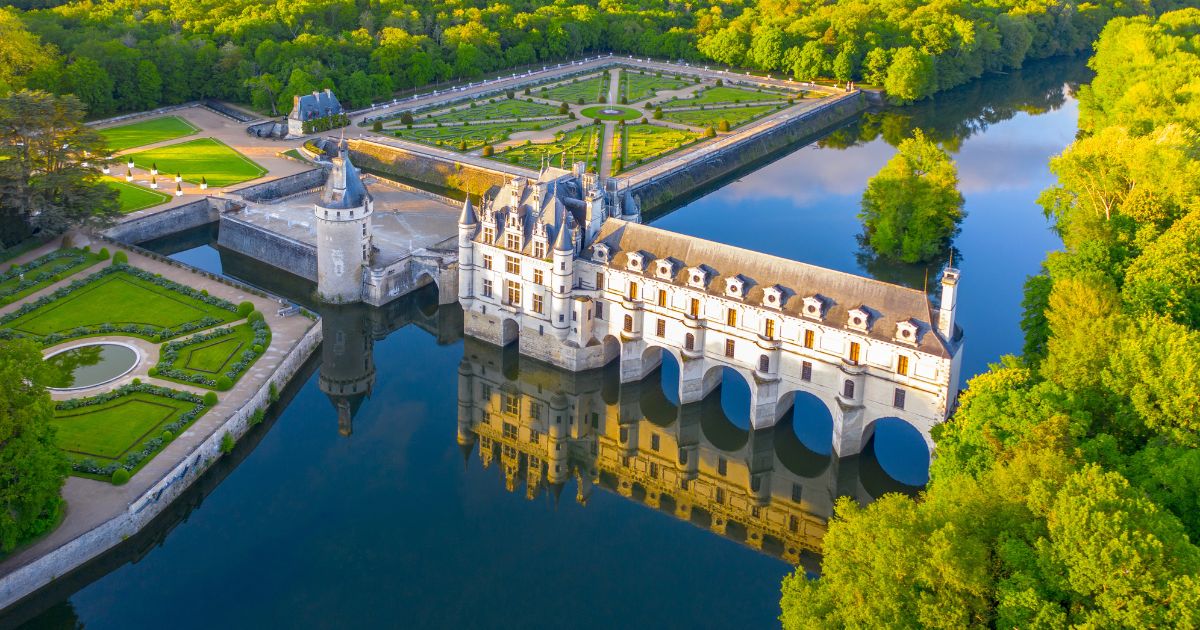 aerial image of chateau chenonceau for castles in france post