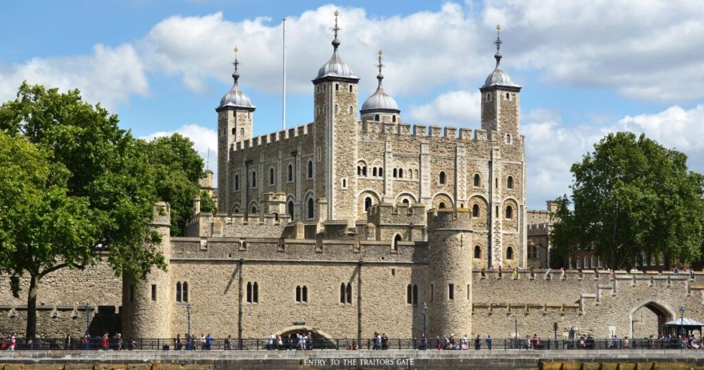 tower of london, england